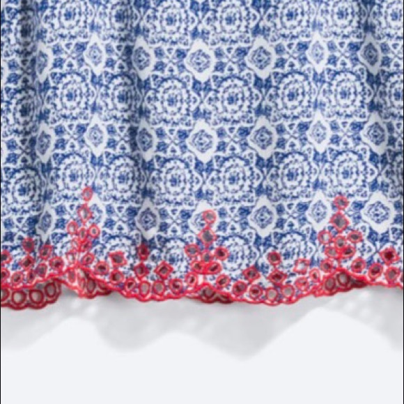 Bohemian Style Scalloped Red Hem Embroidered Top - Picture 4 of 4